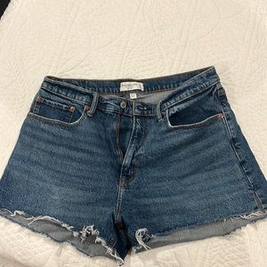 Abercrombie & Fitch The Mom Short High Rise Curve Love Size 31